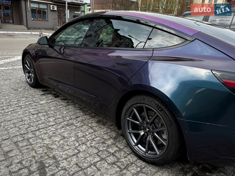 Седан Tesla Model 3 2021 в Києві