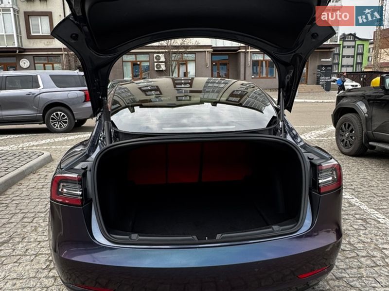 Седан Tesla Model 3 2021 в Києві