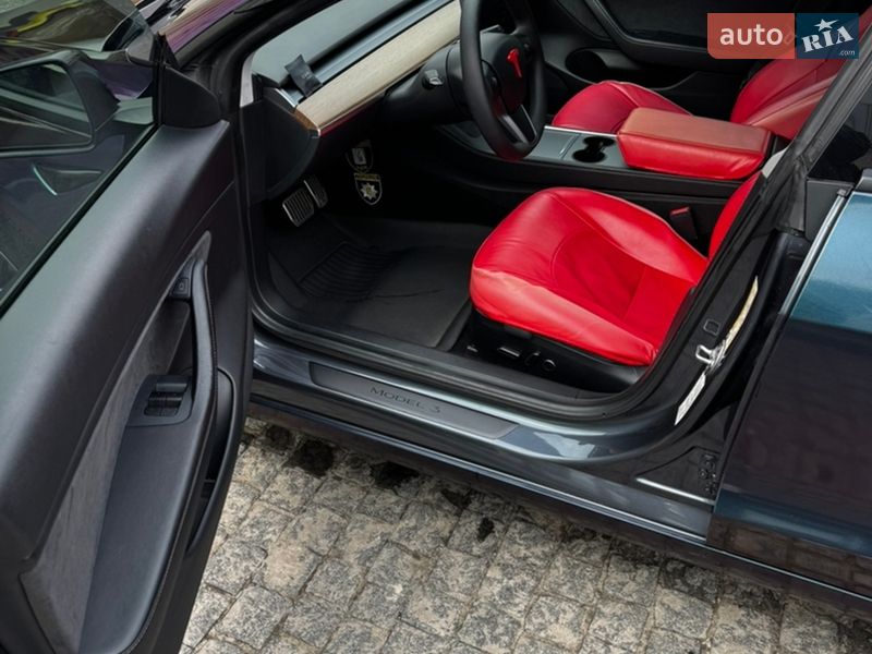 Седан Tesla Model 3 2021 в Києві