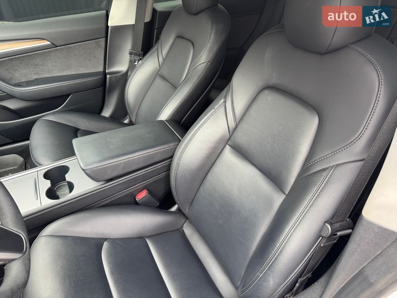 Седан Tesla Model 3 2022 в Киеве