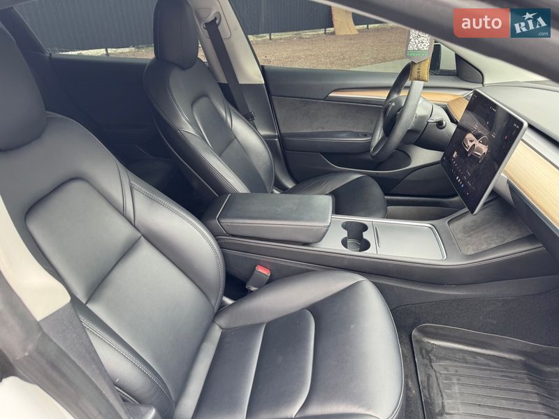 Седан Tesla Model 3 2022 в Киеве