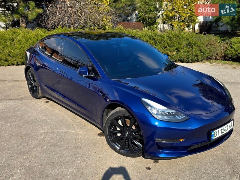 Седан Tesla Model 3 2019 в Полтаві