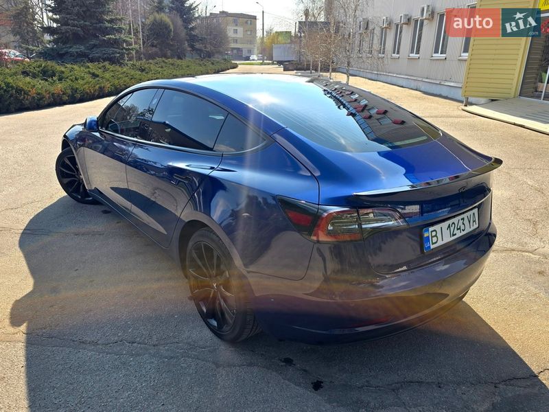 Седан Tesla Model 3 2019 в Полтаві