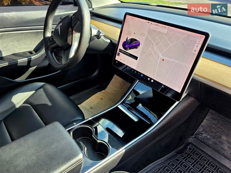 Седан Tesla Model 3 2019 в Полтаві