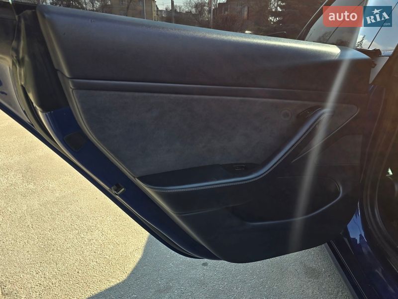 Седан Tesla Model 3 2019 в Полтаві