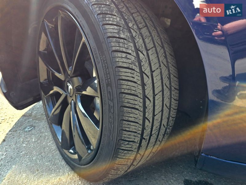 Седан Tesla Model 3 2019 в Полтаві