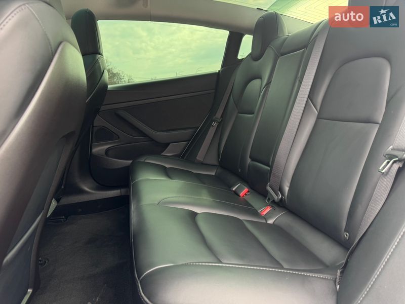Седан Tesla Model 3 2019 в Киеве
