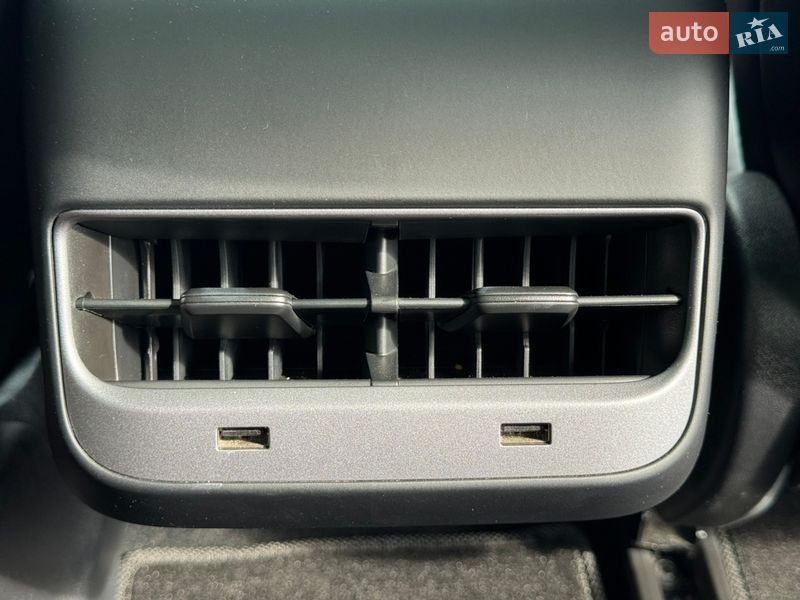 Седан Tesla Model 3 2019 в Киеве