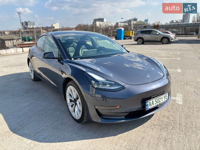 Седан Tesla Model 3 2022 в Киеве
