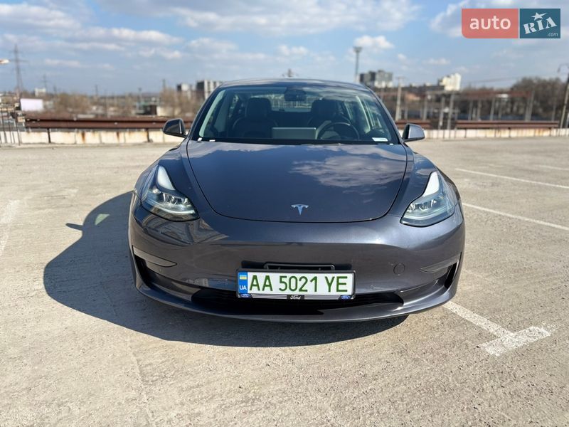 Седан Tesla Model 3 2022 в Киеве