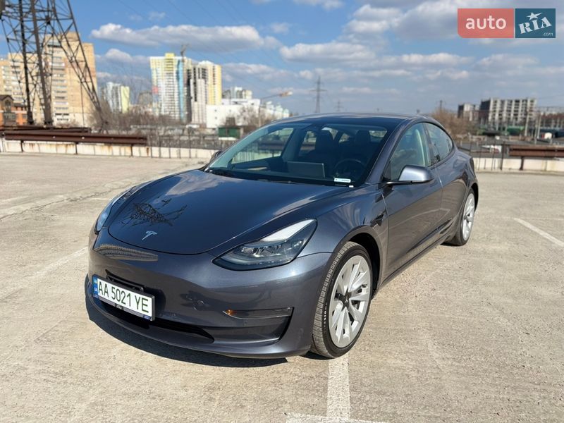 Седан Tesla Model 3 2022 в Киеве