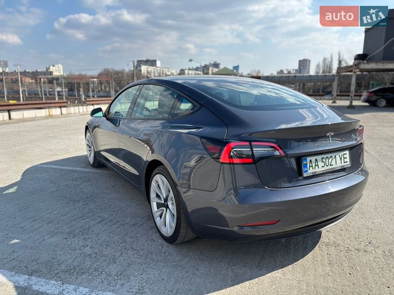 Седан Tesla Model 3 2022 в Киеве