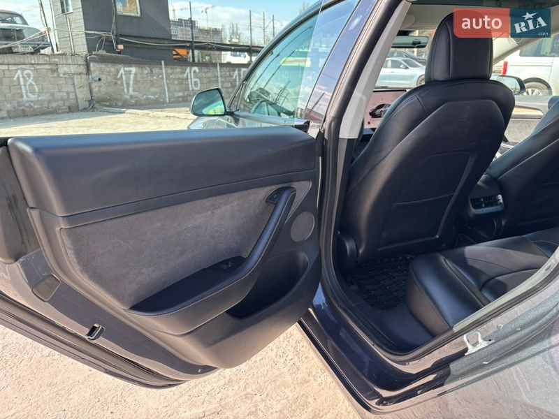 Седан Tesla Model 3 2022 в Киеве