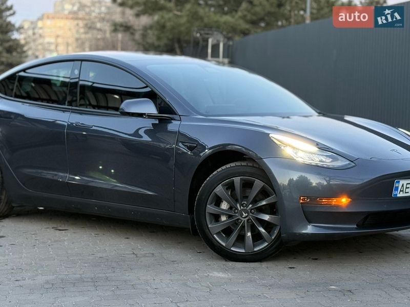Седан Tesla Model 3 2020 в Дніпрі фото Седан Tesla Model 3 2020 в Дніпрі