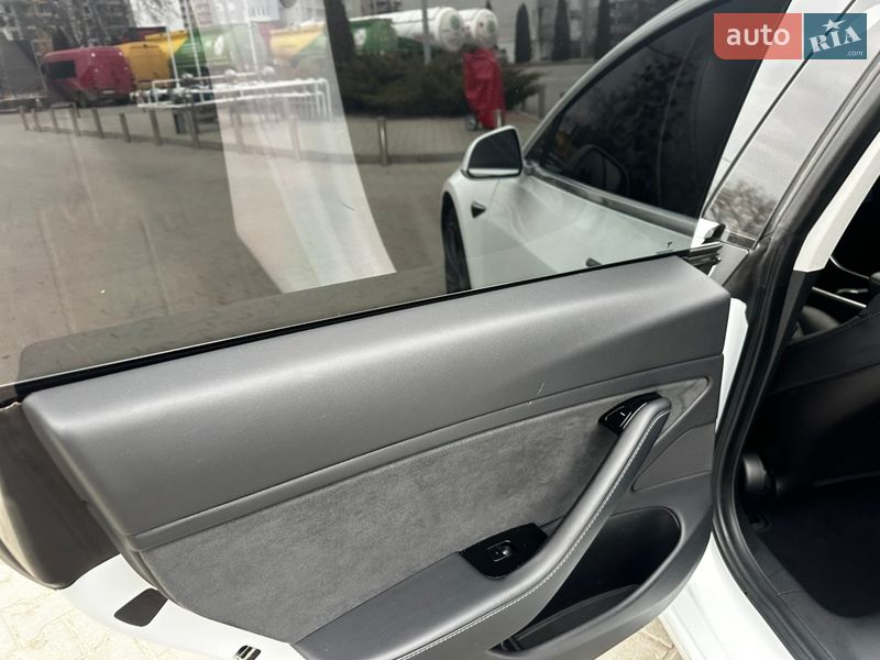 Седан Tesla Model 3 2019 в Житомирі