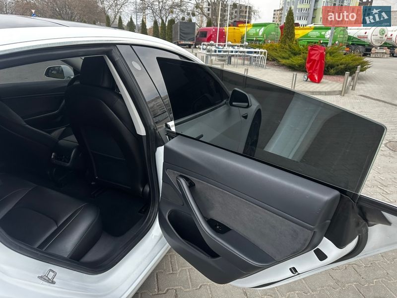 Седан Tesla Model 3 2019 в Житомирі