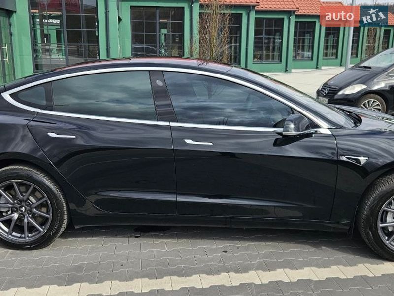 Седан Tesla Model 3 2018 в Ирпене
