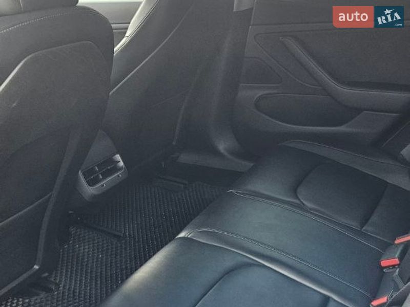 Седан Tesla Model 3 2018 в Ирпене