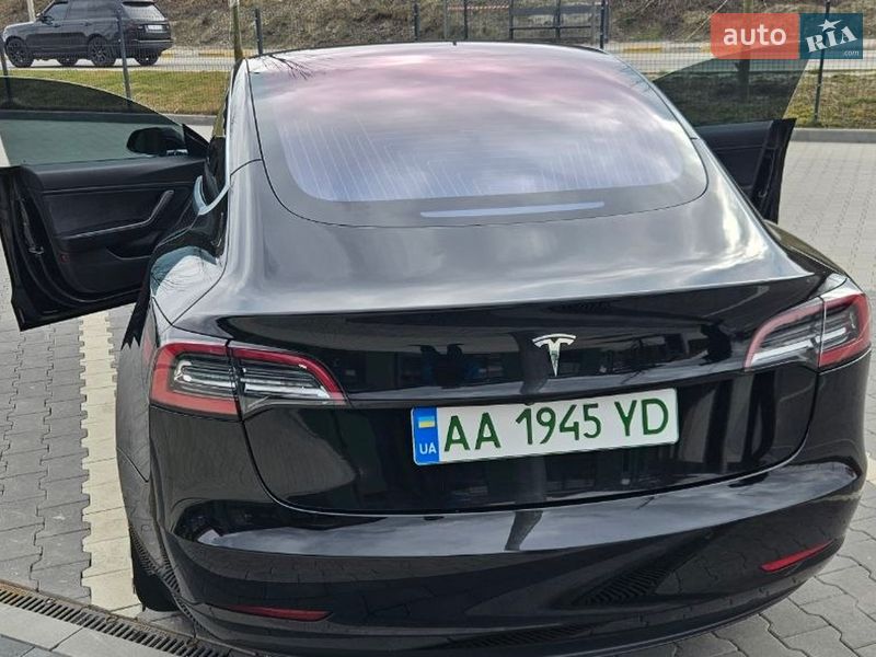 Седан Tesla Model 3 2018 в Ирпене