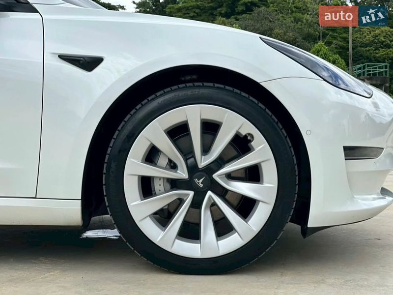 Седан Tesla Model 3 2023 в Києві