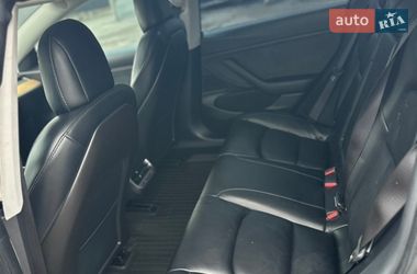 Седан Tesla Model 3 2020 в Бучаче