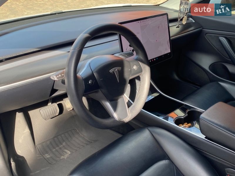 Седан Tesla Model 3 2019 в Рівному