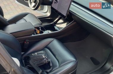 Седан Tesla Model 3 2019 в Ровно