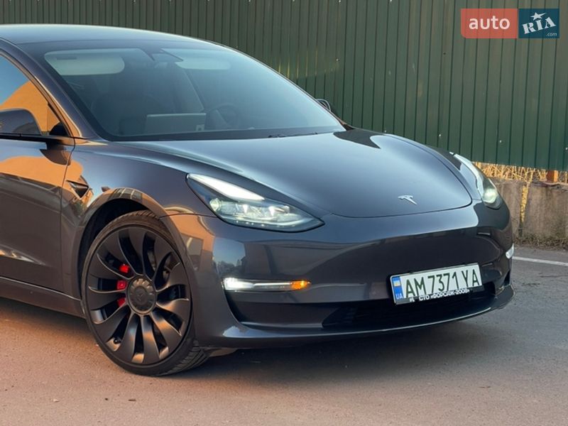 Седан Tesla Model 3 2021 в Коростені