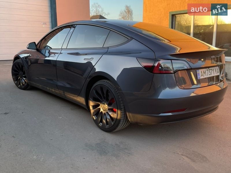 Седан Tesla Model 3 2021 в Коростені