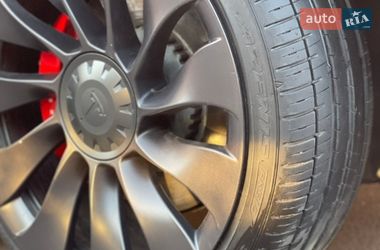 Седан Tesla Model 3 2021 в Коростене