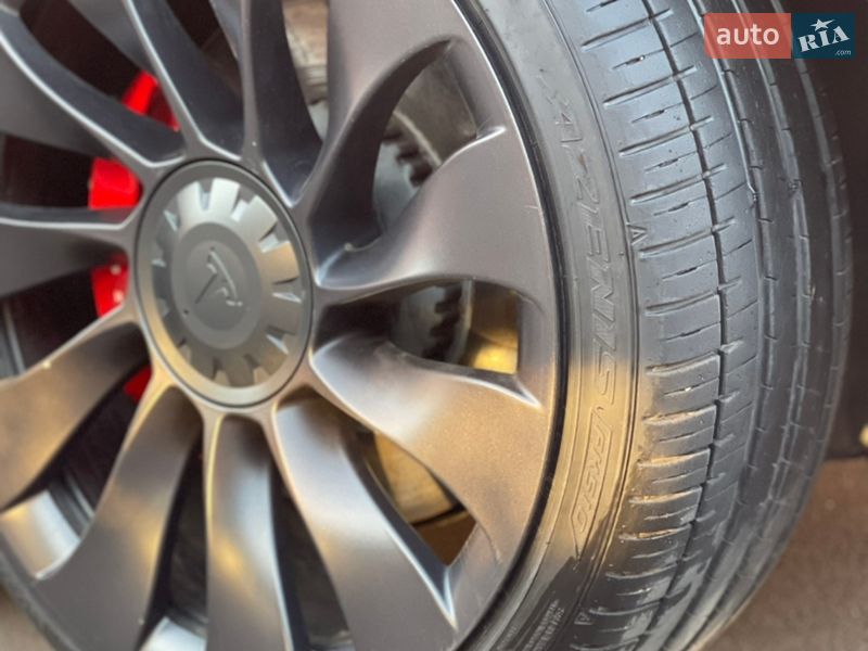 Седан Tesla Model 3 2021 в Коростені