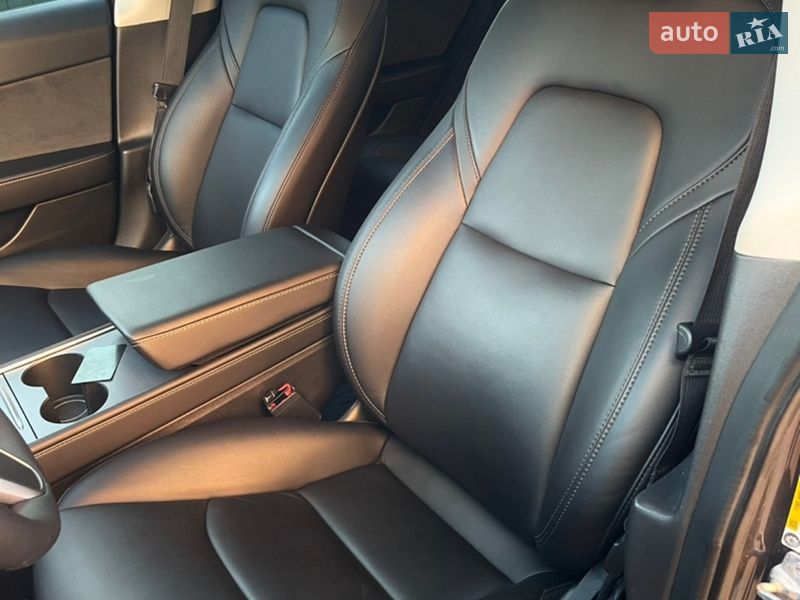 Седан Tesla Model 3 2021 в Коростені