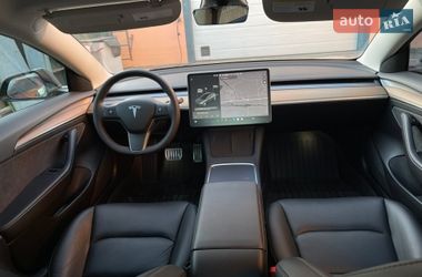 Седан Tesla Model 3 2021 в Коростене