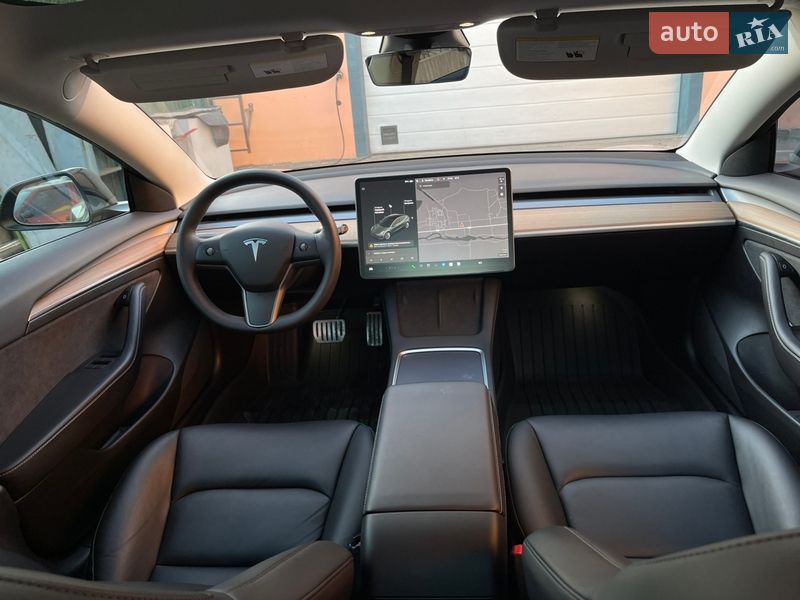 Седан Tesla Model 3 2021 в Коростені