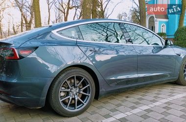 Седан Tesla Model 3 2019 в Киеве
