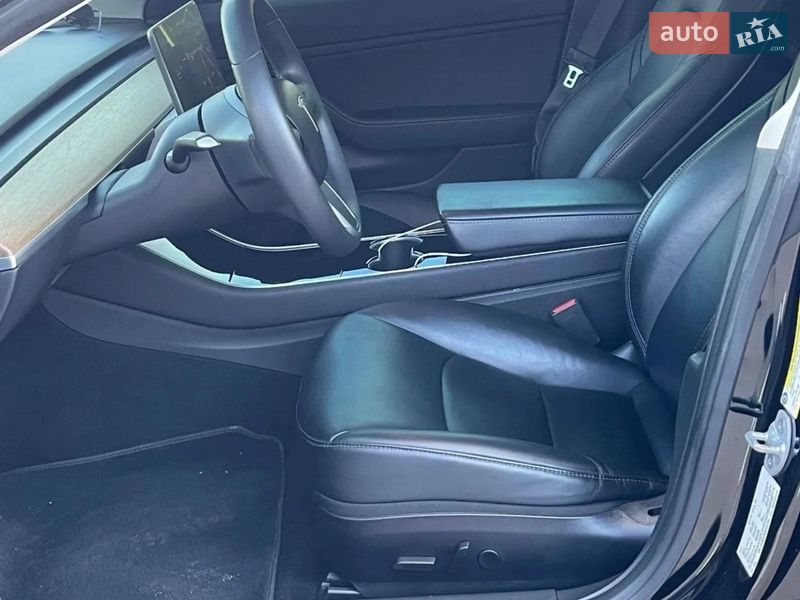 Седан Tesla Model 3 2019 в Киеве