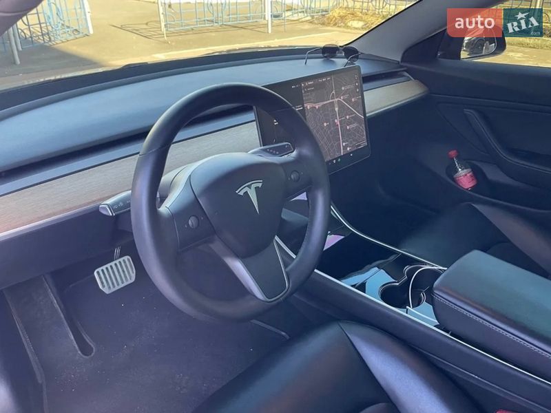 Седан Tesla Model 3 2019 в Киеве