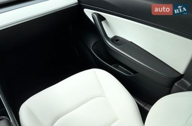 Седан Tesla Model 3 2019 в Чернигове