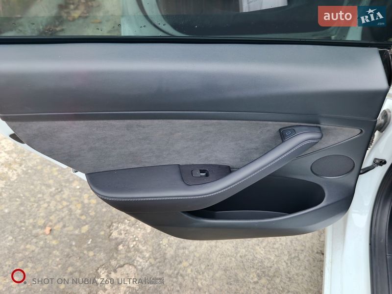 Седан Tesla Model 3 2023 в Кременчуці