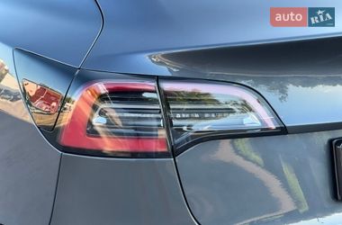 Седан Tesla Model 3 2020 в Рівному