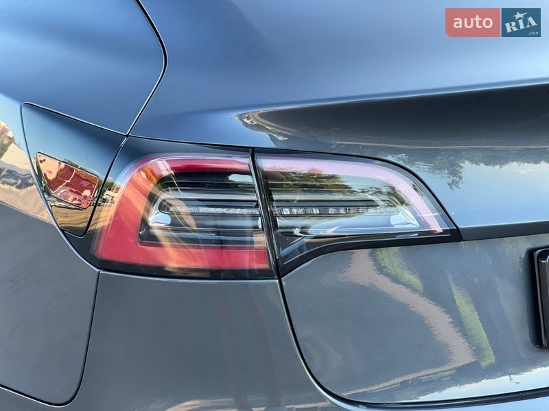 Седан Tesla Model 3 2020 в Рівному