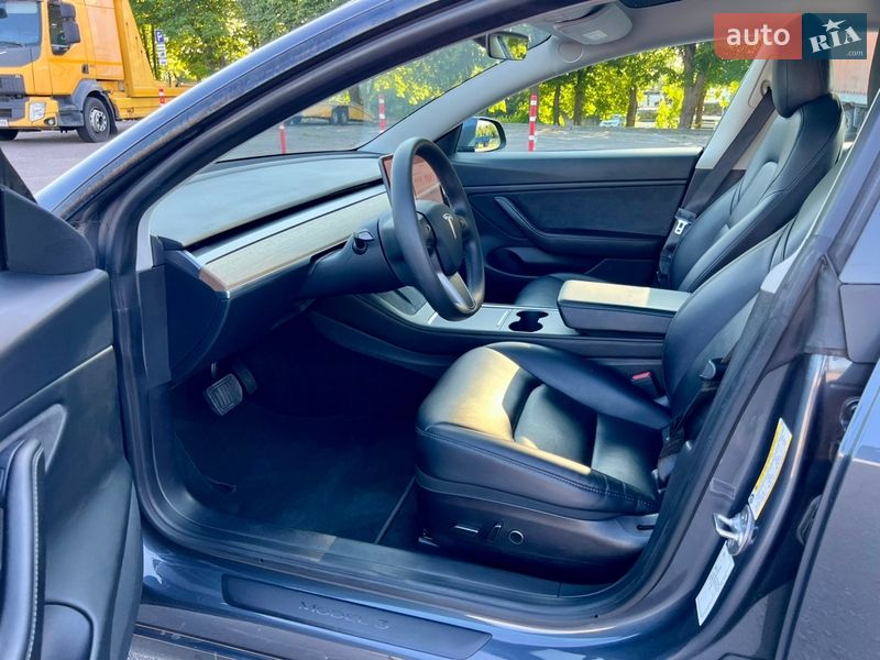 Седан Tesla Model 3 2020 в Рівному