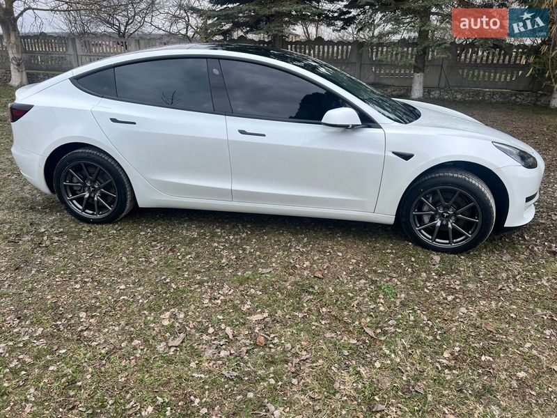 Седан Tesla Model 3 2020 в Збаражі