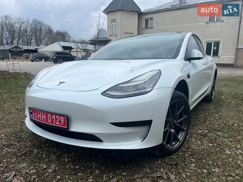Седан Tesla Model 3 2020 в Збаражі