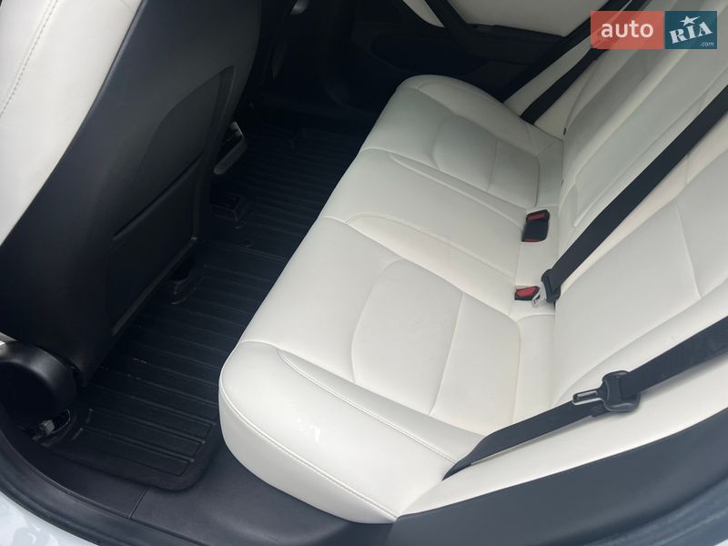 Седан Tesla Model 3 2020 в Збаражі