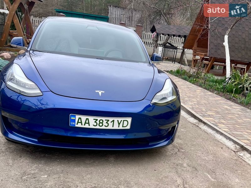 Седан Tesla Model 3 2020 в Киеве