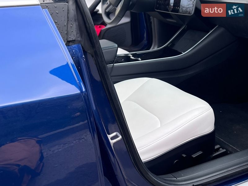 Седан Tesla Model 3 2020 в Киеве