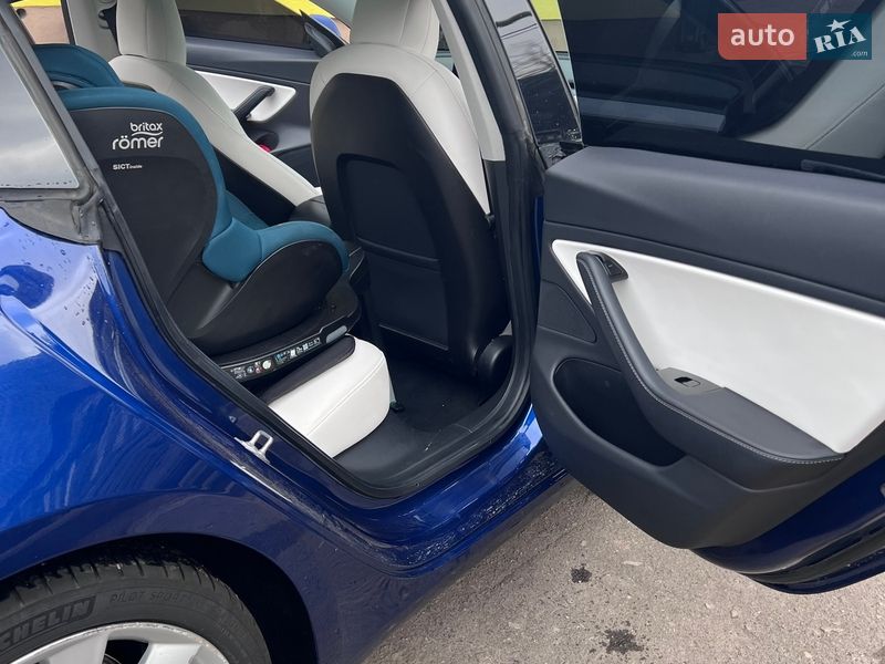 Седан Tesla Model 3 2020 в Киеве