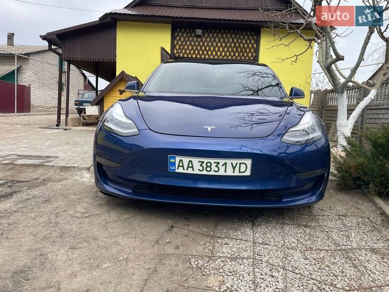 Седан Tesla Model 3 2020 в Киеве