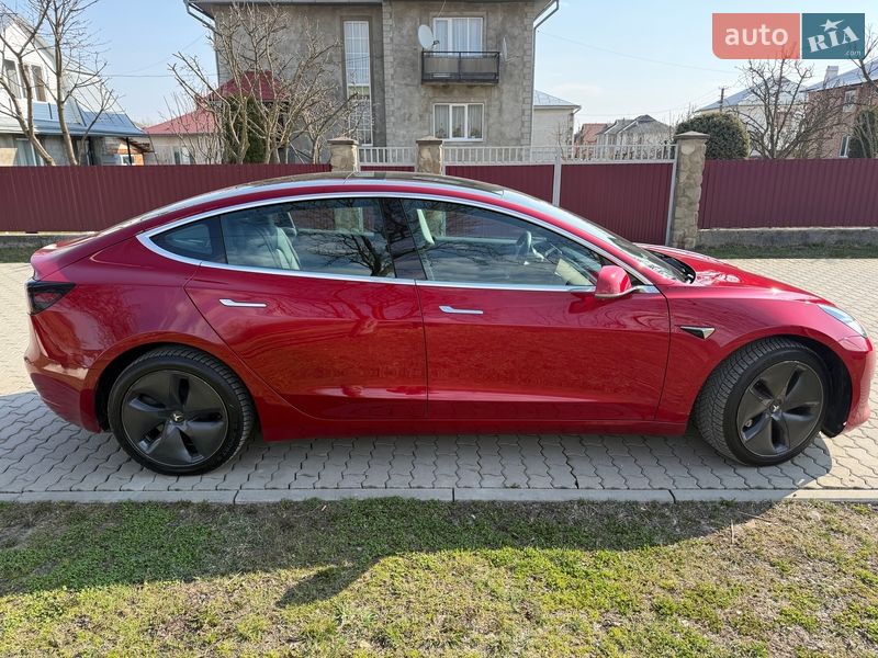 Седан Tesla Model 3 2020 в Коломиї